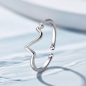 Wave Ring: Sleek Silver Open Design
