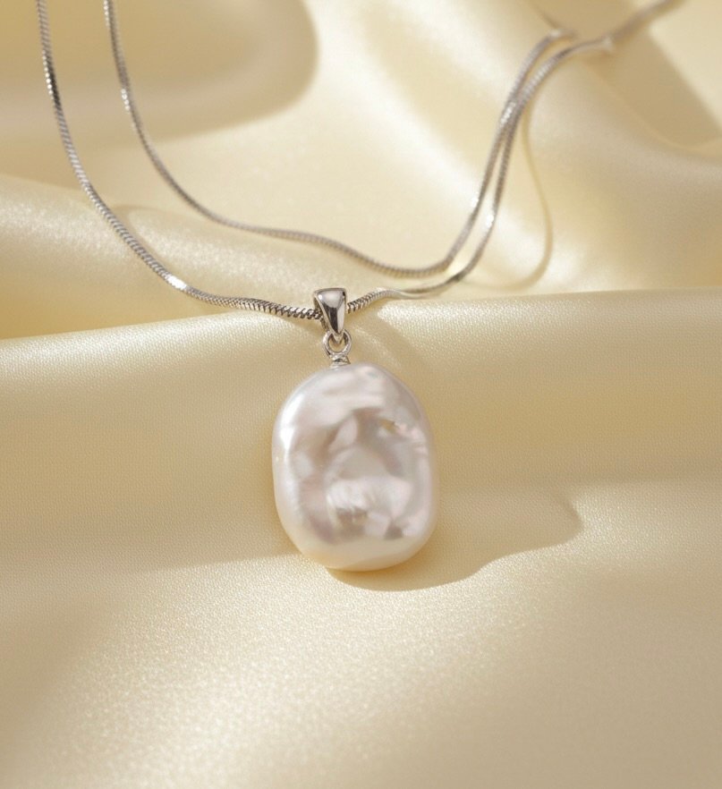 Baroque pearl pendant
